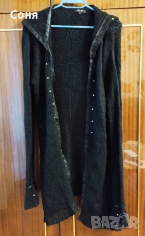 Дамска вълнена жилетка в черно