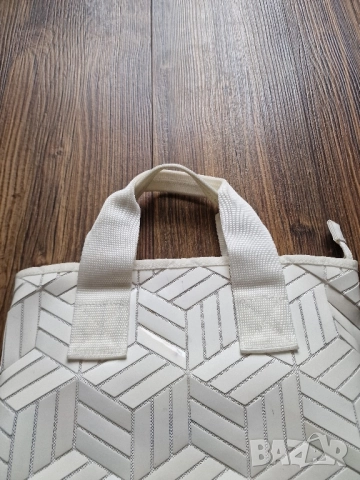 Страхотна дамска чанта раница ADIDAS, лимитиран модел, среден размер , снимка 2 - Раници - 52520837