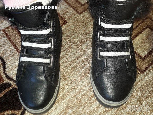 Продавам НОВИ оригинални бежови велурени боти Ellesse и черни кожени боти 39 номер, снимка 7 - Дамски боти - 30933319