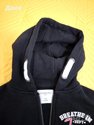 Продавам чисто НОВ оригинален детски суичър Reserved, черен с качулка, снимка 3 - Суичъри - 53090907