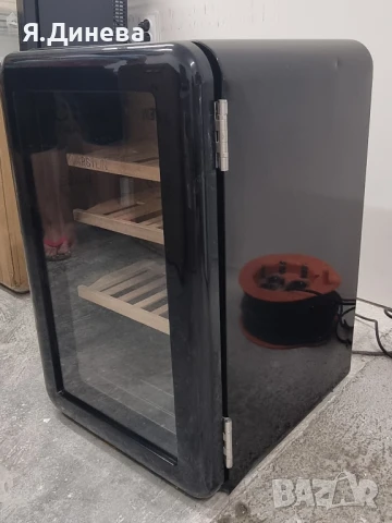 Ретро хладилна витрина Klarstein 70L, снимка 2 - Хладилници - 50814257