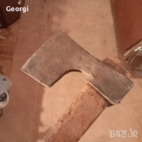 стара кована брадва