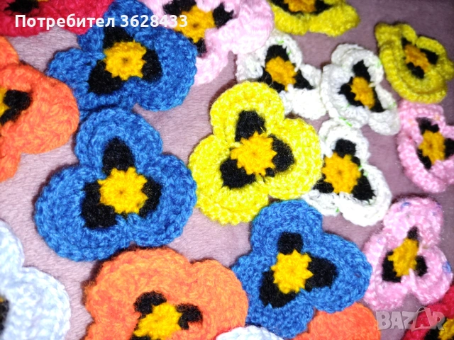 Теменужки 20 броя ръчно плетени за мартеници и други проекти