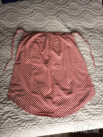 Престилка широка 65см. дълга 68см.