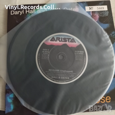  Daryl Hall And John Oates – So Close, снимка 2 - Грамофонни плочи - 52648692