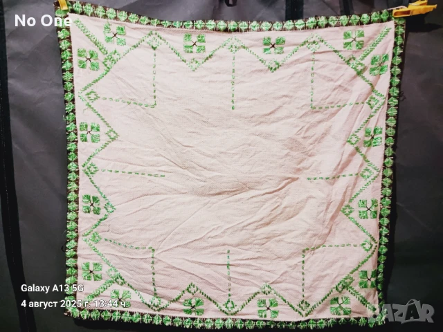 Продавам ръчно бродирано каре  