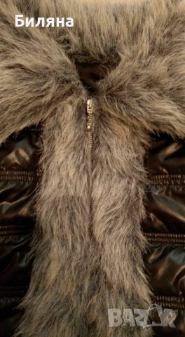 Нов дамски ватиран елек с яка от еко косъм.