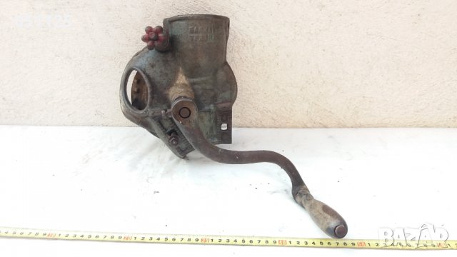 отлична машинка за мелене на царевица, кукуруз , снимка 2 - Антикварни и старинни предмети - 38365313