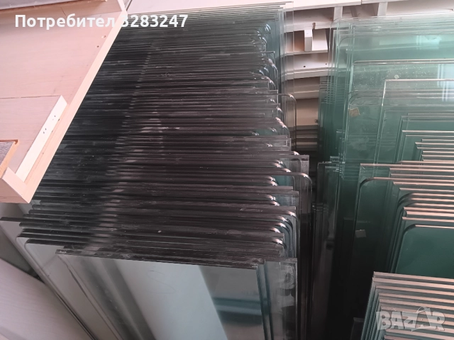 Стъклени етажерки