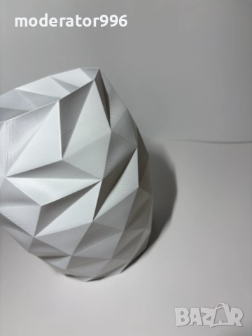 Декоративна пластмасова ваза