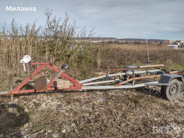 Продавам колесар за лодка