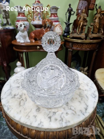 Страхотна антикварна колекционерска немска кристална бомбониера 