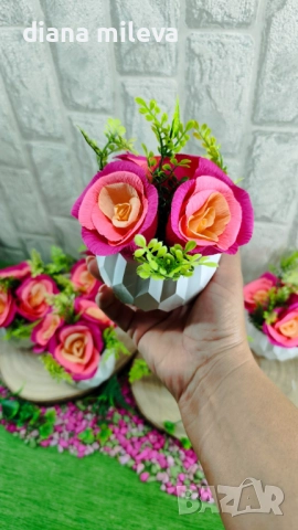 Гипсокерамични кашпи с рози от креп хартия!!, снимка 8 - Декорация за дома - 51630322
