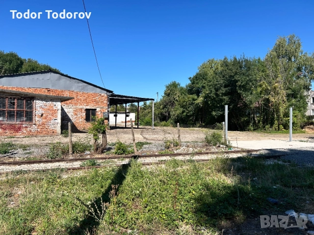 Индустриално хале с двор!, снимка 2 - Складове - 53002359