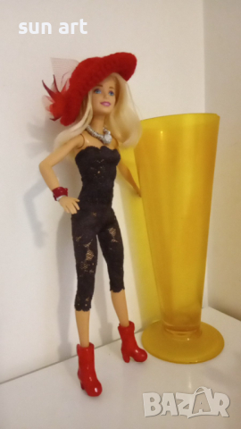кукла Барби -Mattel с червена шапка, снимка 10 - Колекции - 44591158