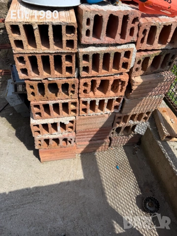 Продавам тухли 4 ка 