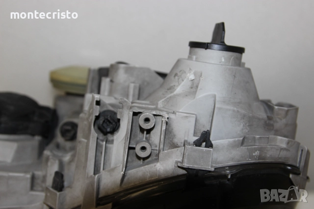 Ляв фар Mercedes W203 C-Class (2000-2004г.) ✔️BOSCH 301166201 / A2038200161 / 2038200161, снимка 7 - Части - 52304935