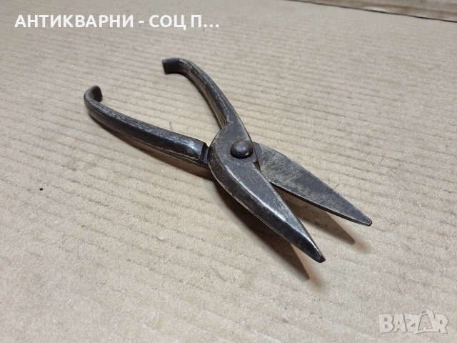 Стара Кована Ножица За Рязане На Ламарина. / НОМЕР 1758.