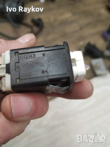 бутон за аварийни светлини на Renault Megane Scenic , 841043 , снимка 4 - Части - 53175448