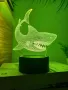 Холограмна 3D LED лампа Акула,RGB Седемцветен Интелигентен Контрол,USB/батерия, снимка 2