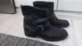 Черни ежедневни боти , снимка 1