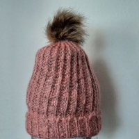  Зимна дамска шапка с пух