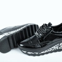 НОВО! Лачени дамски спортни обувки на платформа, снимка 4 - Дамски ежедневни обувки - 42874238