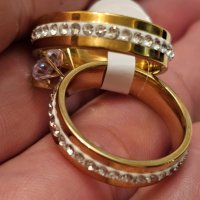 Стилен комплект от 2 броя пръстени с цирконии от медицинска стомана, снимка 2 - Пръстени - 44470967
