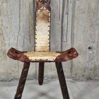 Ръчно изработено трикрако столче с фрезовани елементи, снимка 2 - Столове - 44392228