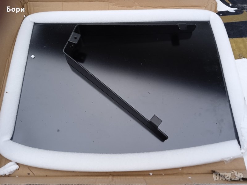 Стъклена поставка за стена, снимка 1