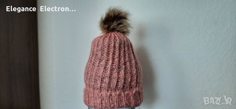  Зимна дамска шапка с пух, снимка 1