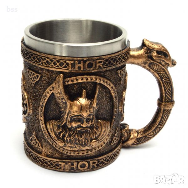 Код 95614 Стилна чаша от полирезин и метал с релефни декорации - герой и надписи, снимка 1