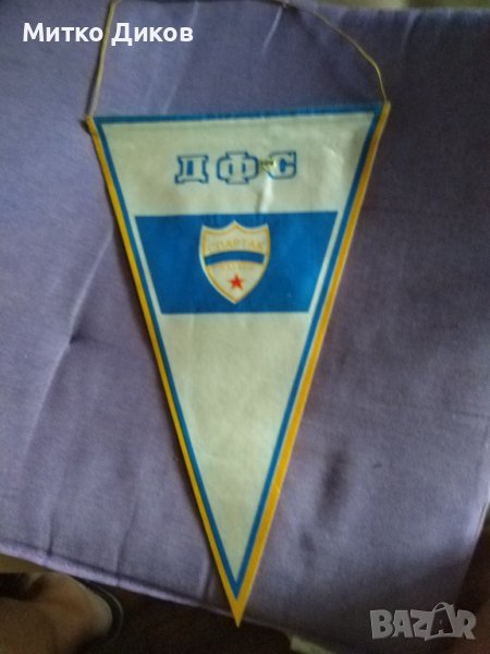 Спартак Плевен игрално флагче  от соца турнир Интертото със значка, снимка 1