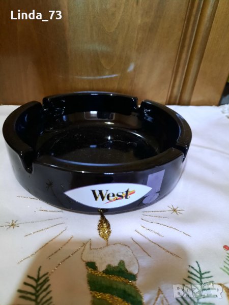 Стъклен, матиран пепелник,цвят-черен,маркиран. Внос Германия., снимка 1