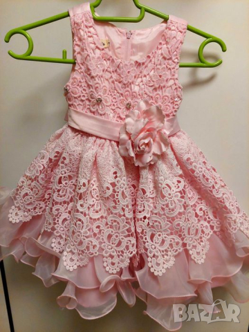 Прекрасна рокля , снимка 1 - Детски рокли и поли - 44659654