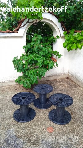 Макара шпула за кабел която става за градинска маса или стол