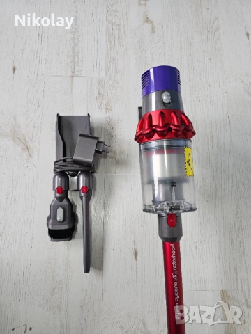 Dyson V10 - пълен комплект, снимка 6 - Прахосмукачки - 54365478