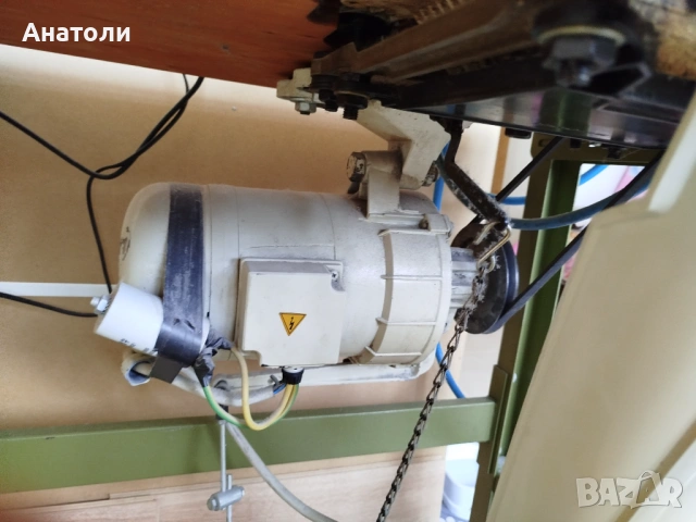 Продавам оверлог Римолди , снимка 2 - Шевни машини - 54265334