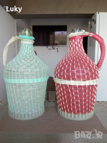 Стилно и красиво,антикварно предложение.Обявената цена е за двете.