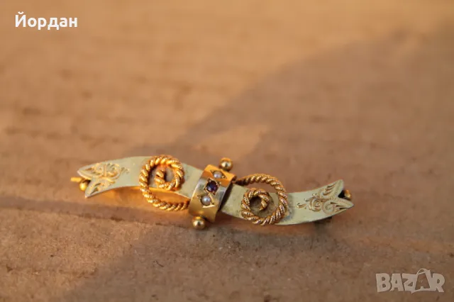Златна брошка 9 карата, снимка 4 - Колиета, медальони, синджири - 48157661