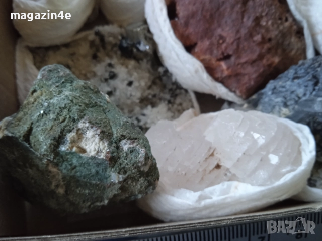 Sale, Кутия с минерали от България,естествени кристали и камъни, за колекционери геолози любители, , снимка 2 - Колекции - 51854640