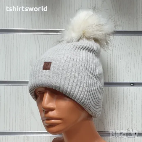 Нова зимна топла дамска шапка Silver Star в бежов цвят с пух/помпон, снимка 2 - Шапки - 47926725