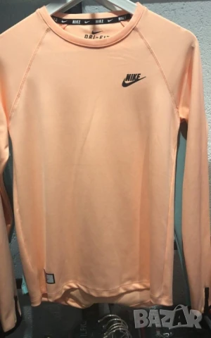 блузи nike , снимка 3 - Блузи с дълъг ръкав и пуловери - 51072319