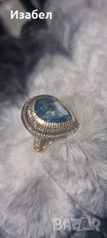 Уникален пръстен