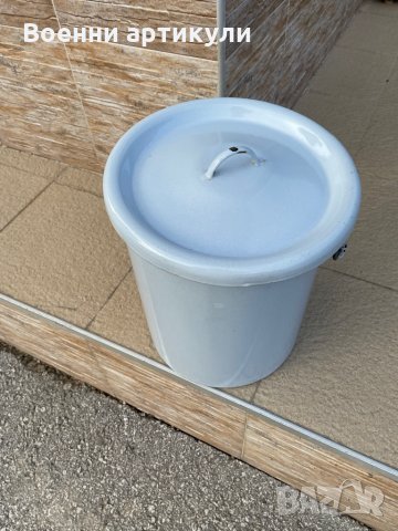 Емаилирани казанчета 