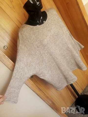Бежова вълнена супер широк модел блуза М