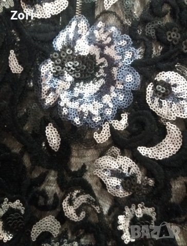 ВПЕЧАТЛЯВАЩ черен топ от тюл - целият обшит с цветя от пайети, снимка 3 - Корсети, бюстиета, топове - 42860478