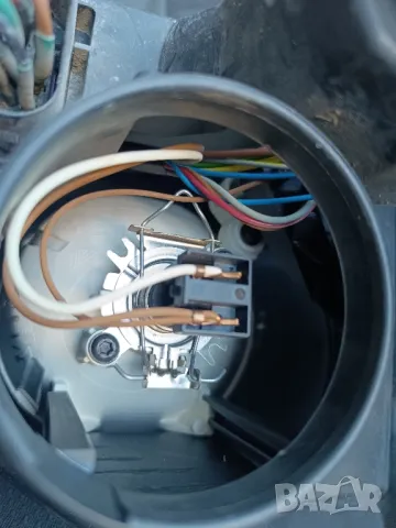 Продавам ОРИГИНАЛНИ GTI / R32 фарове (НАПЪЛНО ОБОРУДВАНИ) 
за голф 5, джета, кади, голф плюс, сеат, снимка 14 - Части - 50209995