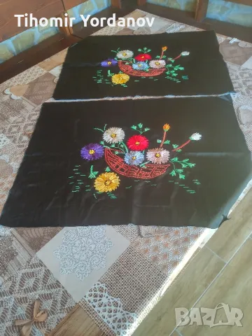 Бродирана калъфка за възглавница - 2 броя., снимка 3 - Антикварни и старинни предмети - 47589470