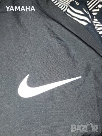 Nike  Дамска ветровка  M, снимка 4 - Спортни екипи - 39739248